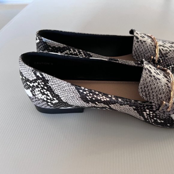 NOVO  Size 9 Snakeskin Black &  White ,Gold Detail Flat Shoes - Picture 7 of 15